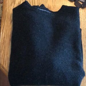 J Crew 100% Men’s Lambs Wool size Large sweater